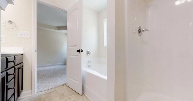 Building Photo - NEW LISTING!!!!!