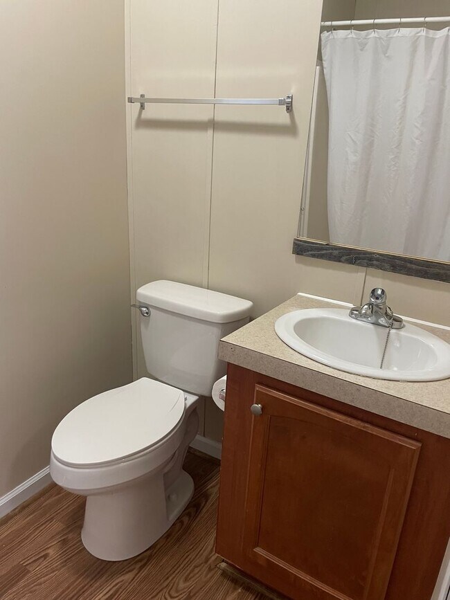 Building Photo - Country Living at it's Finest!