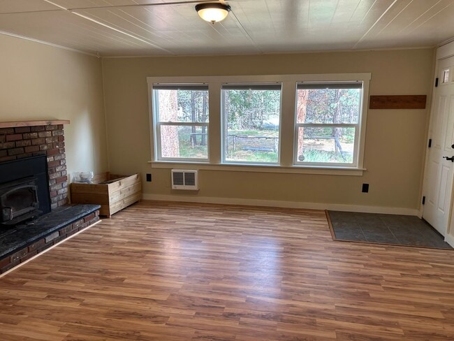 Building Photo - Cozy Cabin Close to Sunriver