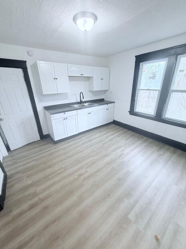 Building Photo - 2791 E 127th St