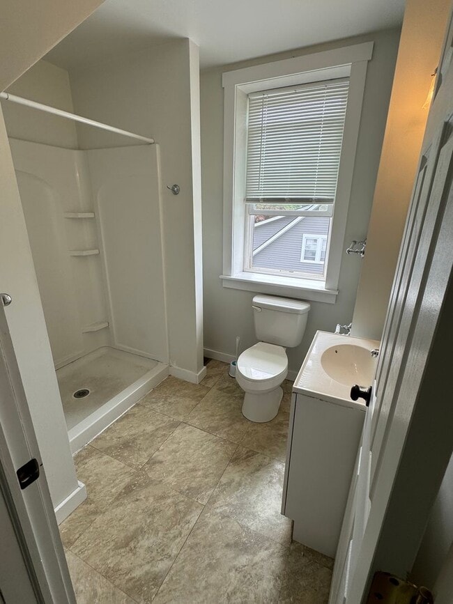 Building Photo - Lovely 5BD/2.5BA Twin in Downingtown Borough!