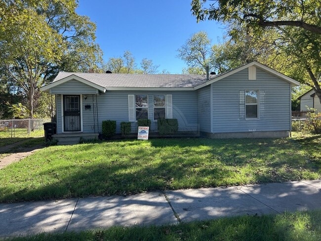 Primary Photo - 1102 Stewart St