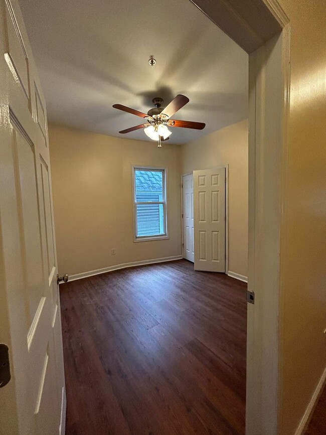 Building Photo - 1326 E Gibson St