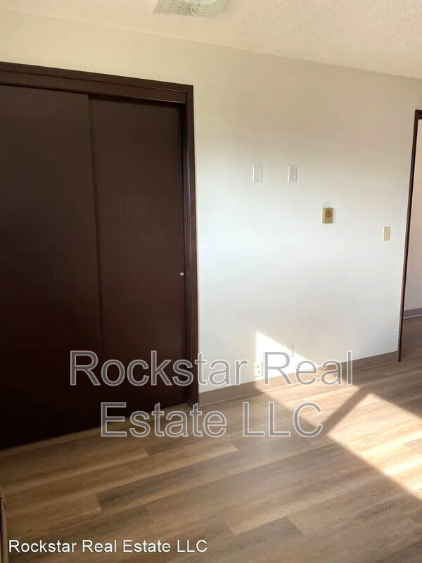 Building Photo - 1307 N Vista