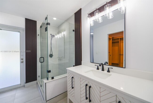 Building Photo - 11811 NW 5th Ct