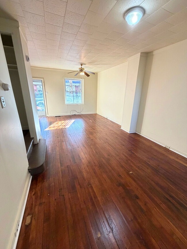 Building Photo - 631 E Madison St