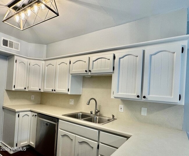 Building Photo - 4800 N 68th St