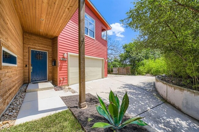 Building Photo - 2510 Rosewood Ave
