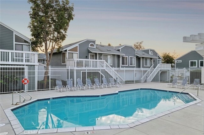 Building Photo - 127 Huntington