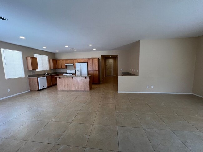 Building Photo - COVENTRY ANTHEM SINGLE STORY HOME!!