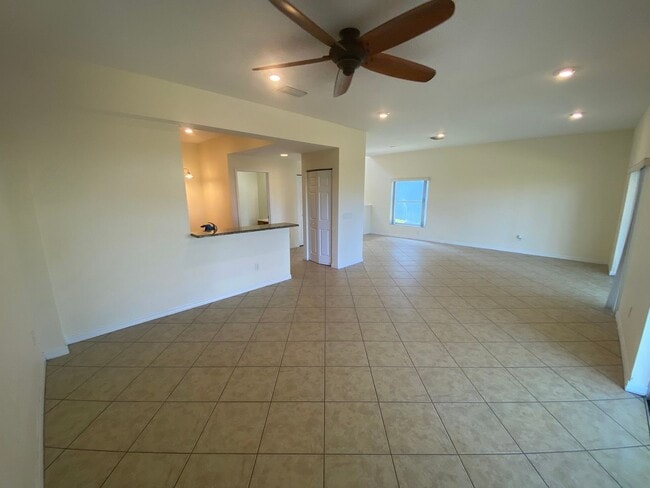 Building Photo - Beautiful, Family & Pet Friendly, 2 Story,...