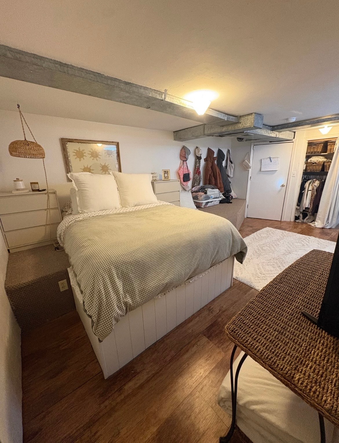 Building Photo - 2009 E 6th St