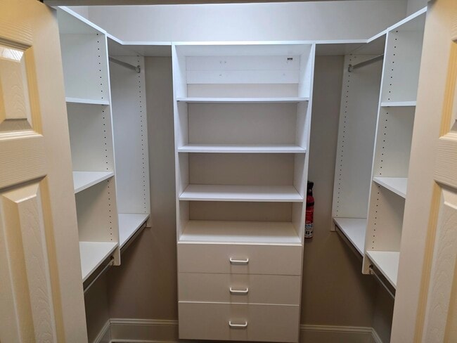 Building Photo - 3464 Huron View Ct