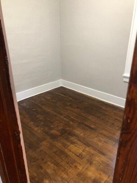 Building Photo - 412 W Ridge St