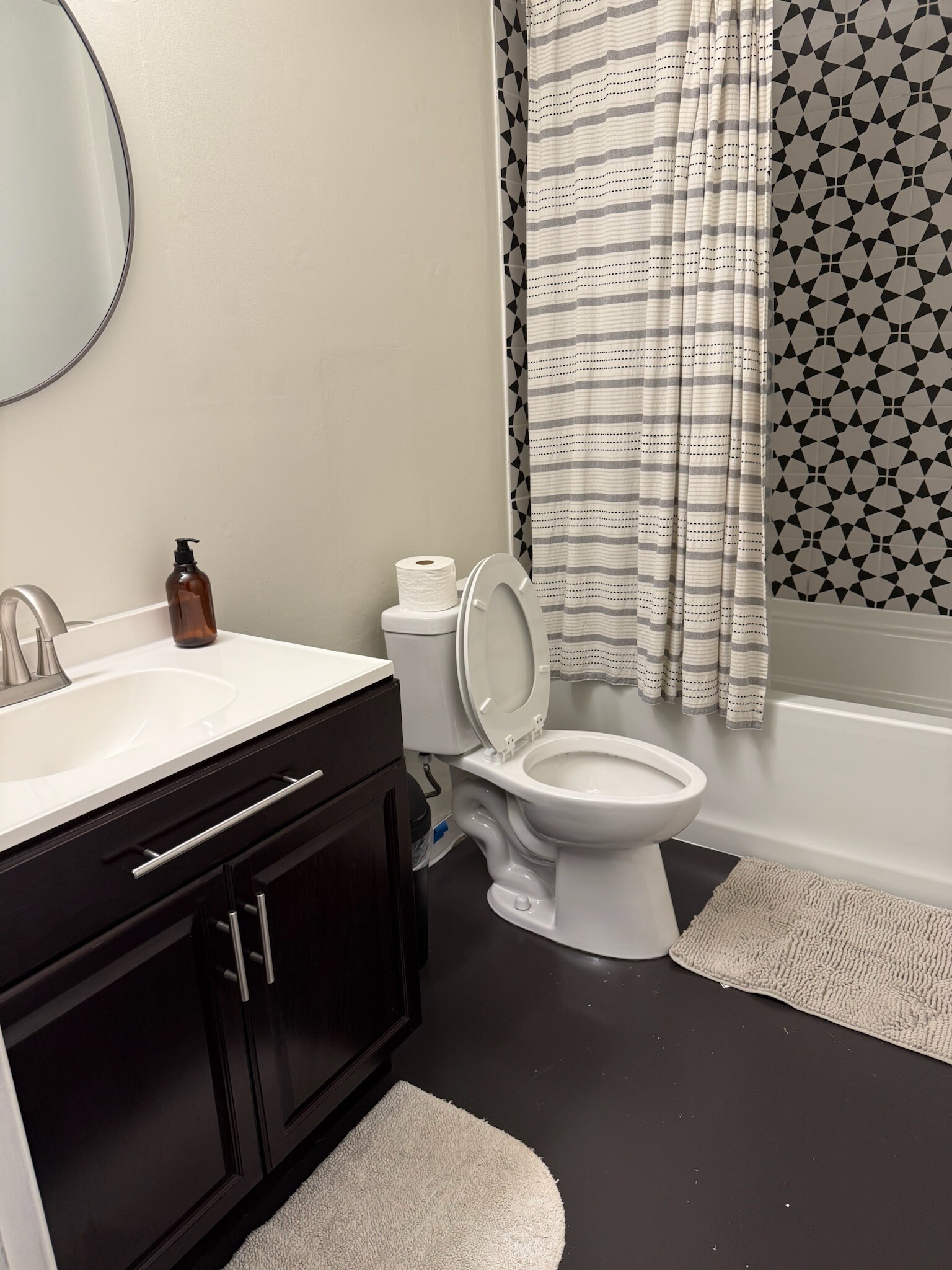 Building Photo - 301 S Lipona Rd