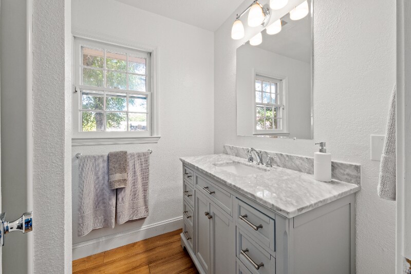 Building Photo - 405 11th St