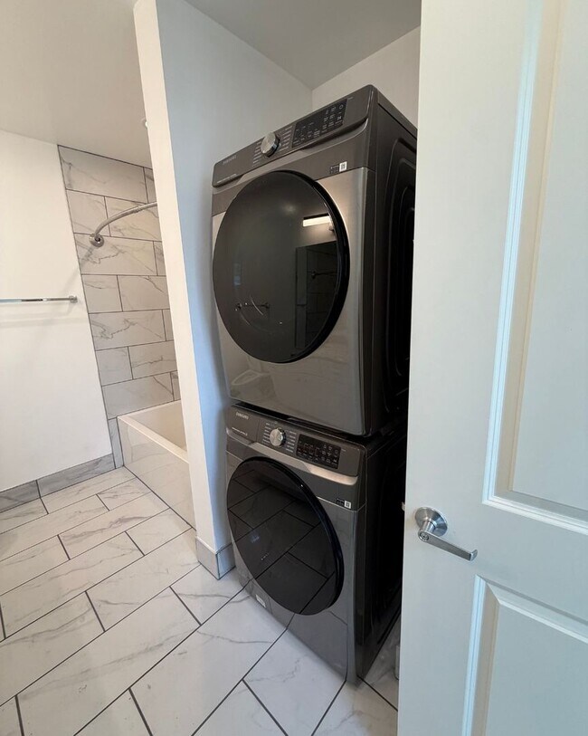 Building Photo - 4397