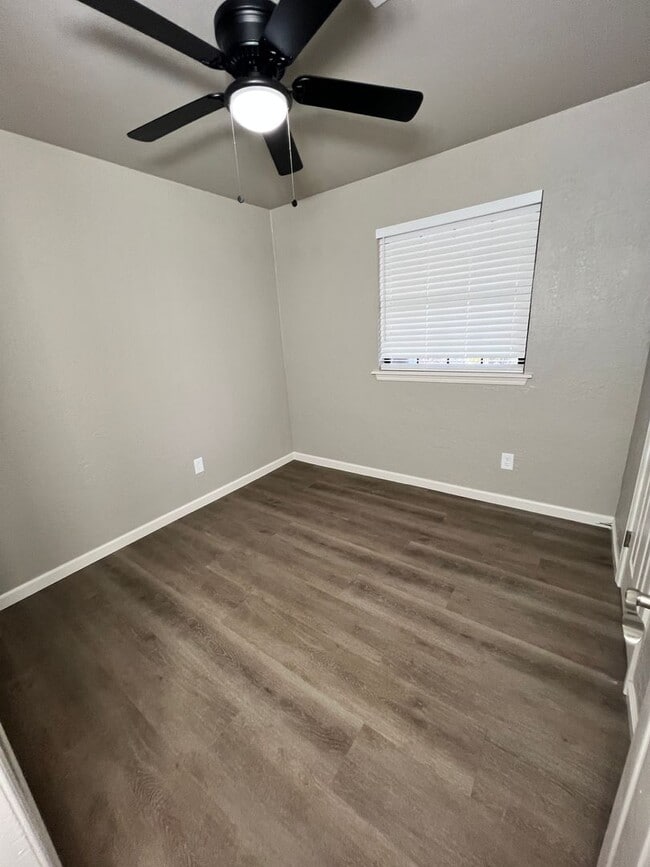 Building Photo - 134 NE Fullerton- Hot new listing!