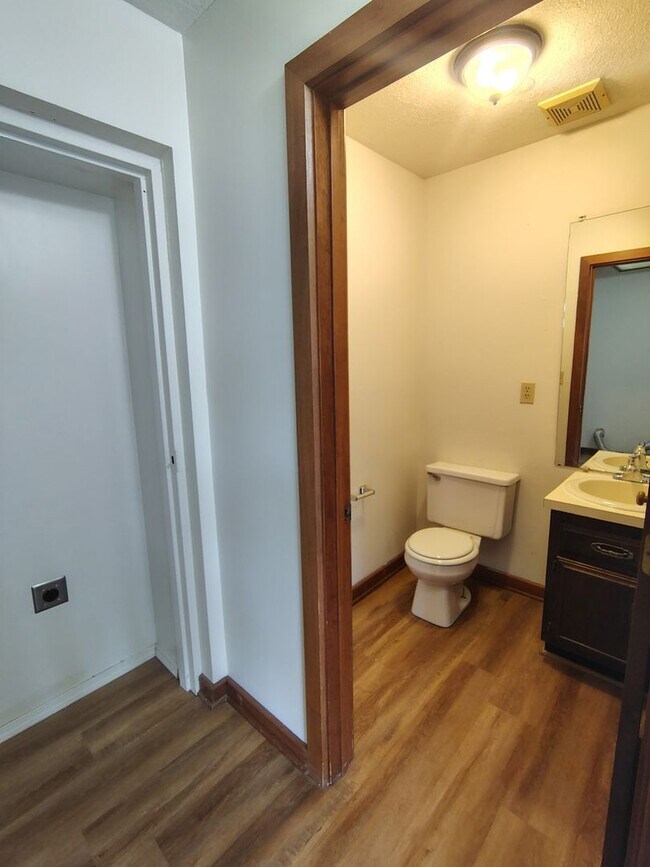 Building Photo - 1175 Mt Vernon Rd