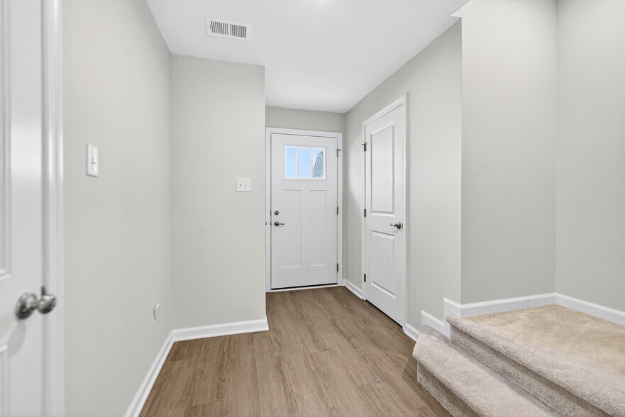 Building Photo - 526 Dogwood Ln
