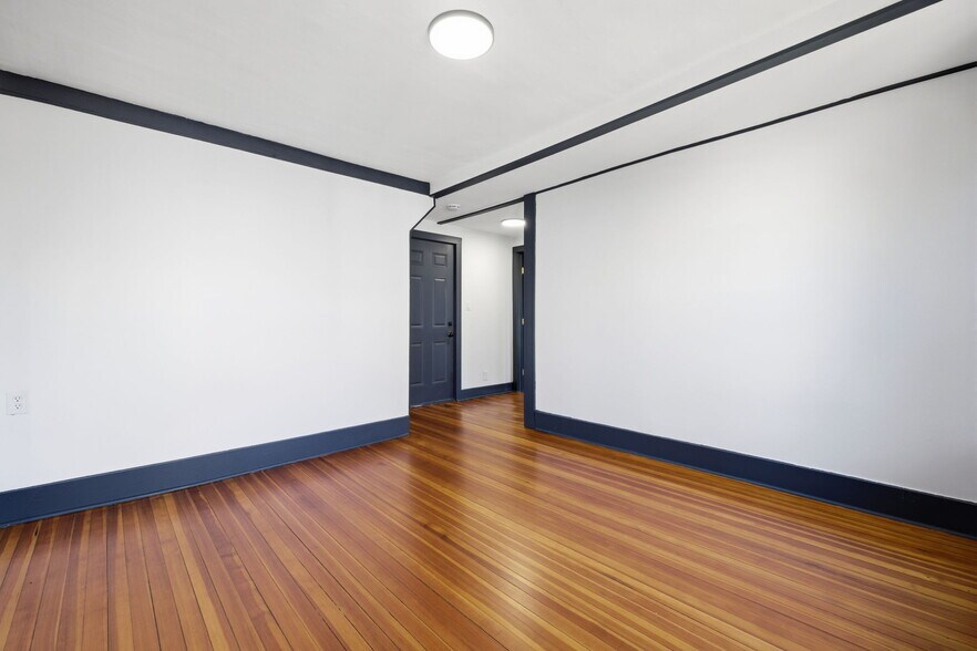 Building Photo - 883 Worthington Rdg