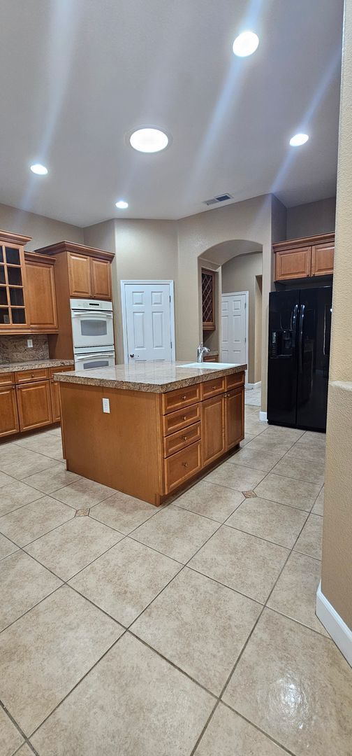 Building Photo - 5 Bed 4 bath 3 car garage Southwest Vistas FOR RENT