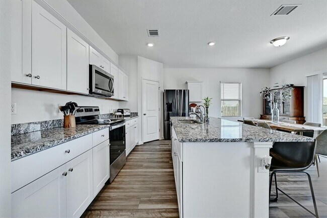 Building Photo - 215 Rubrum Rd