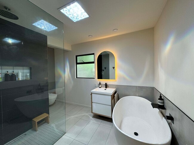 Spa bathroom with deep soaking tub + rain shower - 3277 Palmer Dr