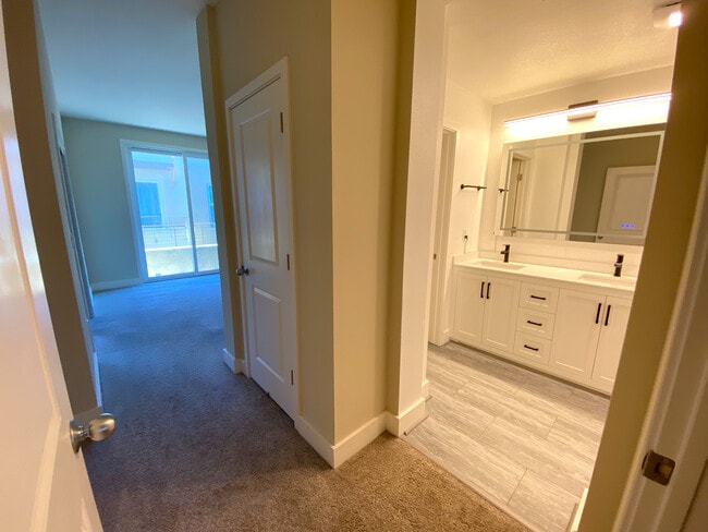 Building Photo - 310 City Center Dr