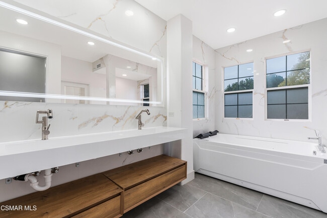 Building Photo - 504 Rustic Hills Dr