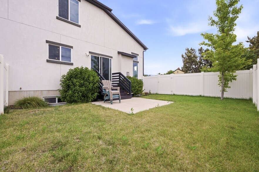 Building Photo - 7084 S 300 E