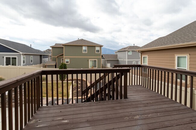 Building Photo - Beautiful Home with Stunning Views!