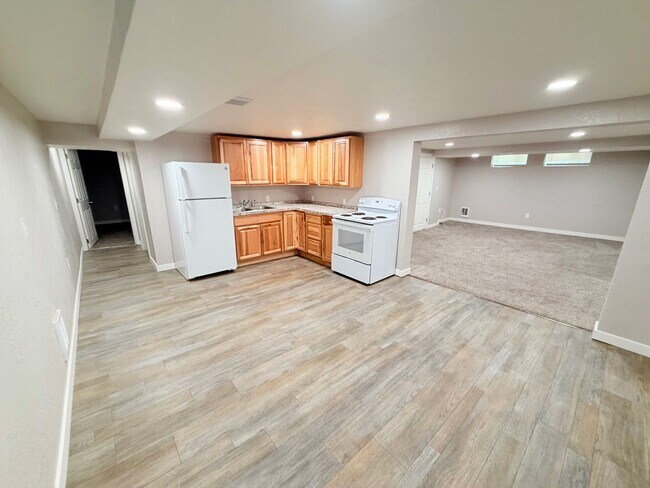 Building Photo - 921 4th Ave N