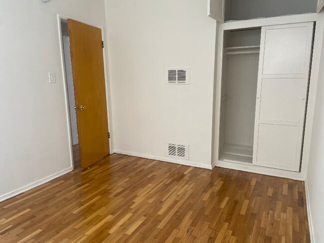 Building Photo - 1466 S Sherbourne Dr