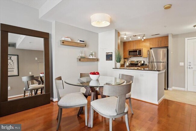 Building Photo - 1021 N Garfield St