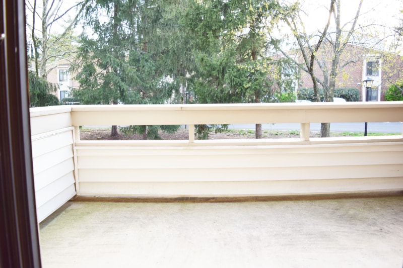 Building Photo - 9745 Lake Shore Dr