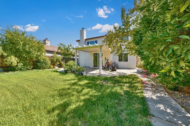 Building Photo - Spacious 4-Bedroom Home, Beautifully Maint...