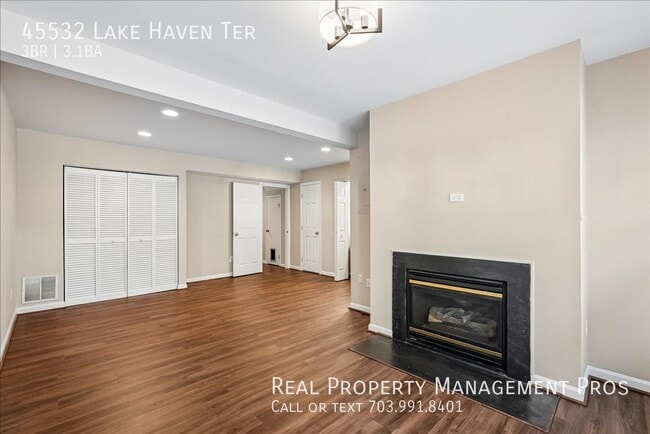 Building Photo - 45532 Lake Haven Terrace