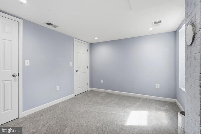 Building Photo - 3718 Farr Ave