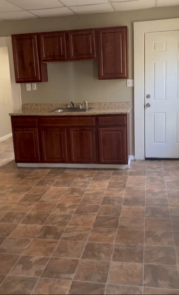 Building Photo - 221 Spruce St