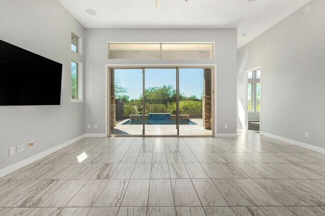 Building Photo - STUNNING HOME IN PEORIA
