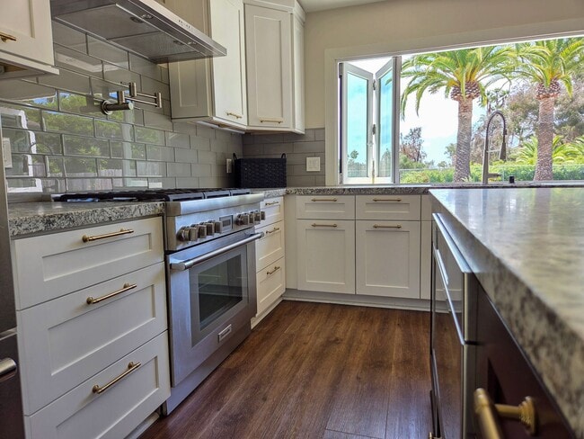 Building Photo - Stunning Coastal Retreat in Oceanside with...