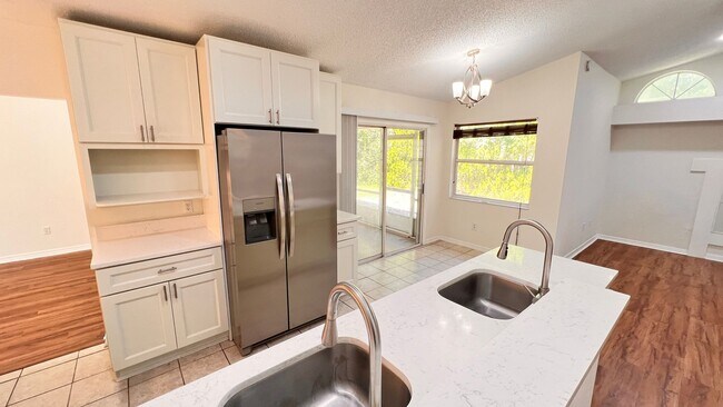 Building Photo - 23 Winding Woods Trail