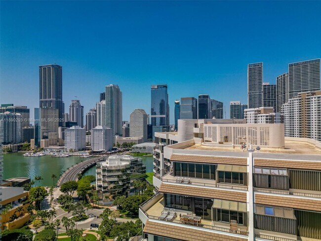 Building Photo - 520 Brickell Key Dr