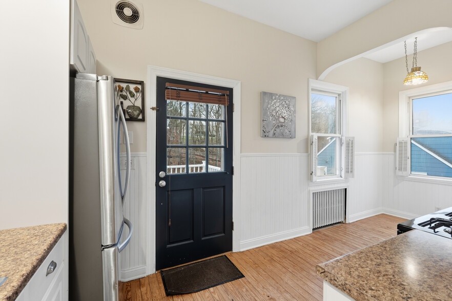 Building Photo - 11 Oakdale Mnr