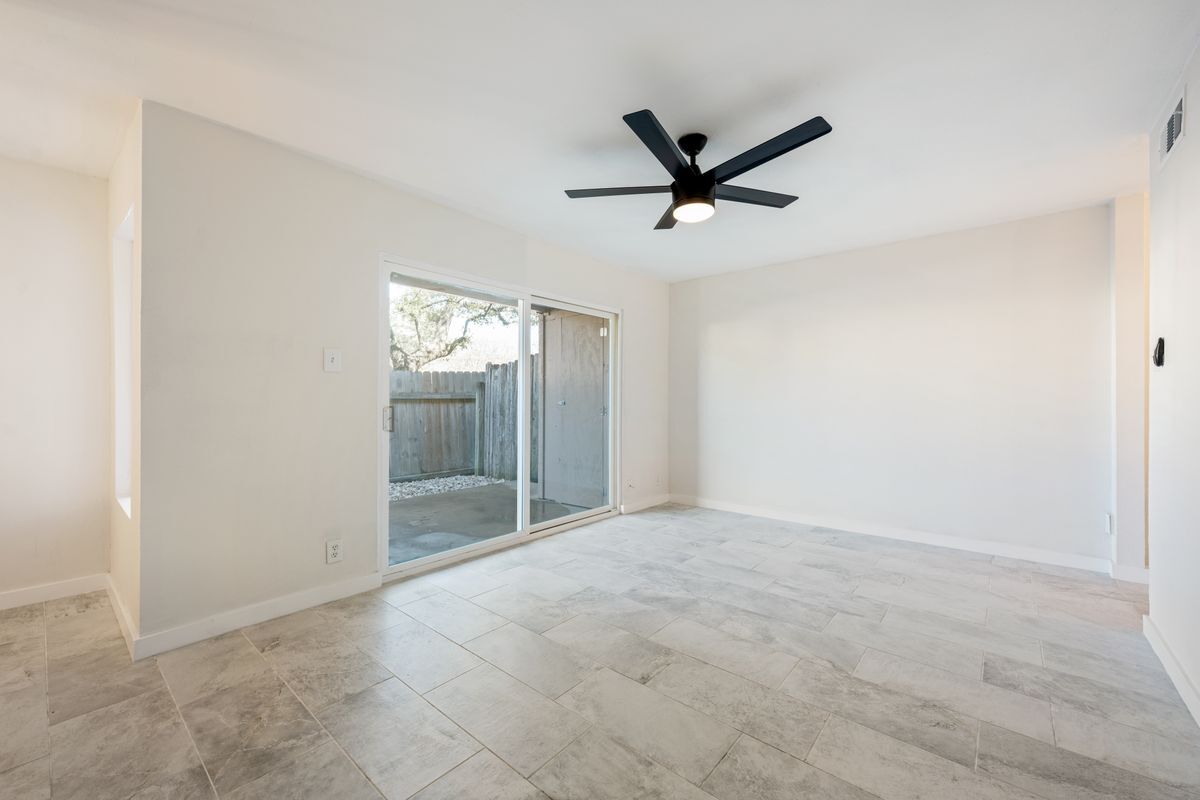 Building Photo - 2600 Penny Ln