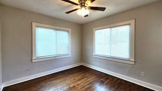 Building Photo - 2 Bed 1 Bath Duplex in the Aurora Addn NW OKC