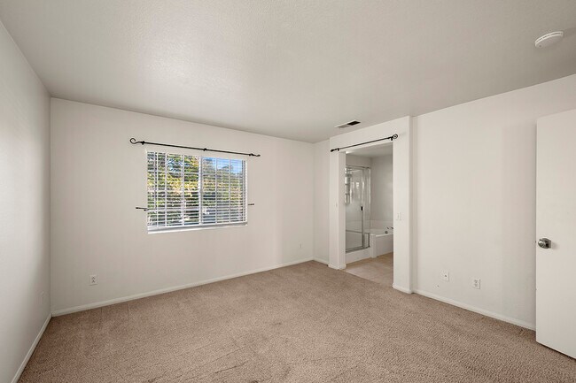 Building Photo - 1848 Sebastopol St