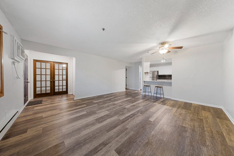 Building Photo - 2100 Ridge Dr