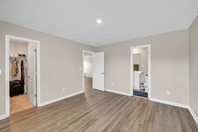 Building Photo - 207 Bridlewood Ln